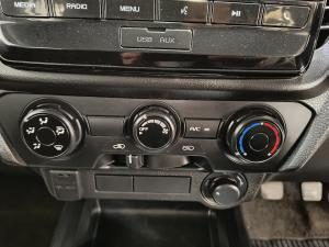 Isuzu D-Max 1.9TD double cab L 4x4 manual - Image 14