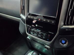 Toyota Land Cruiser 200 V8 4.5D VX-R automatic - Image 10