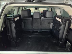 Toyota Land Cruiser 200 V8 4.5D VX-R automatic - Image 13