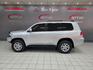 Toyota Land Cruiser 200 V8 4.5D VX-R automatic - Image 16