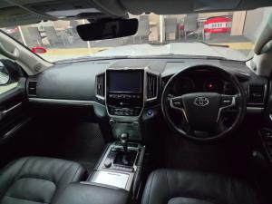 Toyota Land Cruiser 200 V8 4.5D VX-R automatic - Image 6