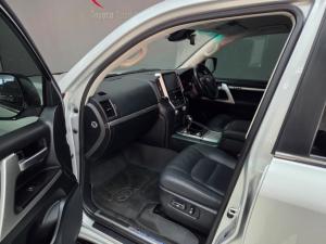 Toyota Land Cruiser 200 V8 4.5D VX-R automatic - Image 7