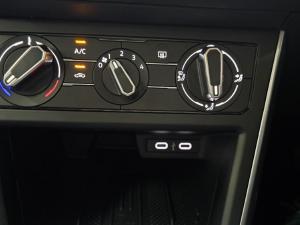 Volkswagen Polo hatch 1.0TSI Life auto - Image 23