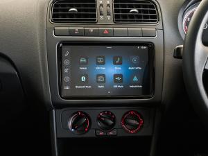Volkswagen Polo Vivo hatch 1.6 Life - Image 10