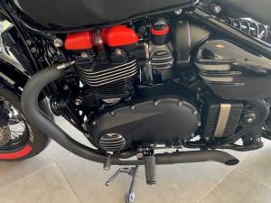 Triumph Bonneville Bobber Black - Image 10