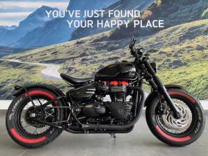 Triumph Bonneville Bobber Black - Image 1