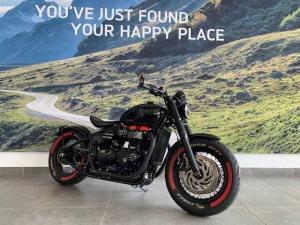 Triumph Bonneville Bobber Black - Image 2