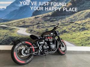 Triumph Bonneville Bobber Black - Image 3