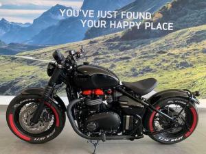 Triumph Bonneville Bobber Black - Image 4