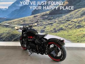 Triumph Bonneville Bobber Black - Image 5