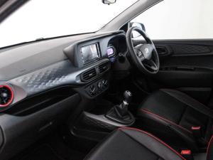 Hyundai Grand i10 1.0 Executive hatch - Image 11