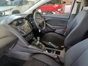 Ford Focus sedan 1.0T Ambiente - Image 10
