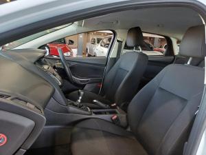 Ford Focus sedan 1.0T Ambiente - Image 12