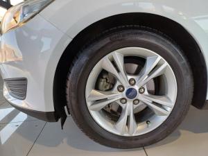 Ford Focus sedan 1.0T Ambiente - Image 13