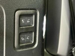 Land Rover Defender 110 D350 X-Dynamic HSE - Image 9