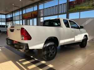 Toyota Hilux 2.4GD-6 Xtra cab Raider manual - Image 2