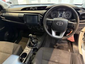 Toyota Hilux 2.4GD-6 single cab Raider manual - Image 6