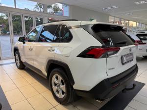 Toyota RAV4 2.0 GX - Image 12