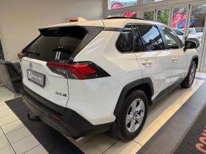 Toyota RAV4 2.0 GX - Image 2
