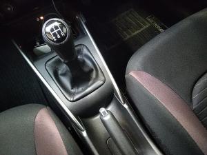 Toyota Starlet Cross 1.5 XR manual - Image 13