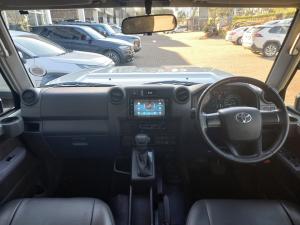 Toyota Land Cruiser 79 2.8GD-6 double cab - Image 6