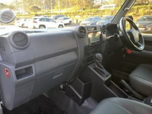 Toyota Land Cruiser 79 2.8GD-6 double cab - Image 7