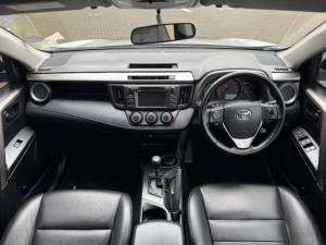 Toyota RAV4 2.0 GX automatic - Image 6