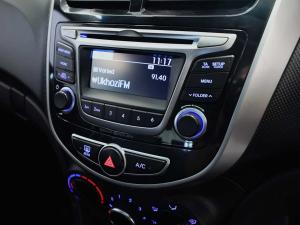 Hyundai Accent sedan 1.6 Fluid auto - Image 13