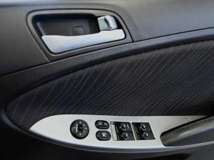 Hyundai Accent sedan 1.6 Fluid auto - Image 15