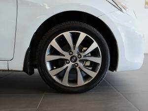 Hyundai Accent sedan 1.6 Fluid auto - Image 16
