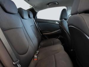 Hyundai Accent sedan 1.6 Fluid auto - Image 9