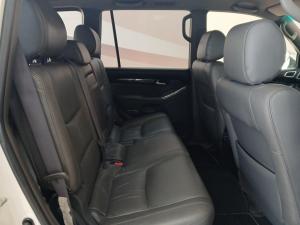 Toyota Land Cruiser Prado 4.0 VX - Image 11