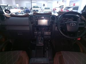 Toyota Land Cruiser 79 2.8GD-6 double cab - Image 6