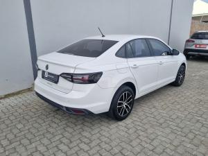 Volkswagen Polo sedan 1.6 manual - Image 2