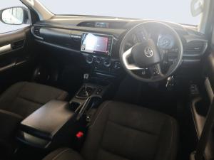 Toyota Hilux 2.4 GD-6 Raider 4X4 automaticD/C - Image 6