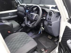 Toyota Land Cruiser 79 2.8GD-6 double cab - Image 10
