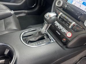 Ford Mustang 5.0 GT fastback - Image 12