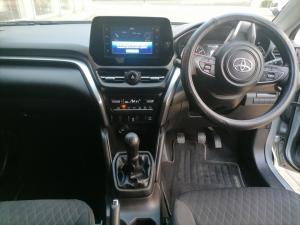 Toyota Urban Cruiser 1.5 XR manual - Image 6