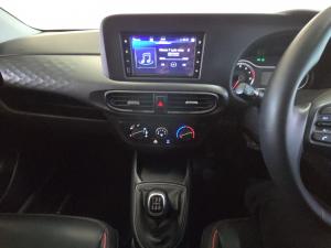 Hyundai Grand i10 1.0 Executive hatch - Image 15