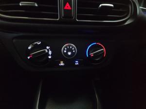 Hyundai Grand i10 1.0 Executive hatch - Image 16