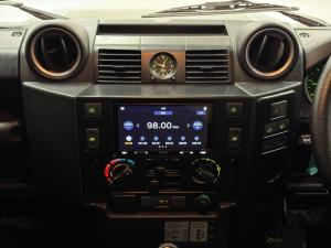 Land Rover Defender 110 TD station wagon S - Image 11