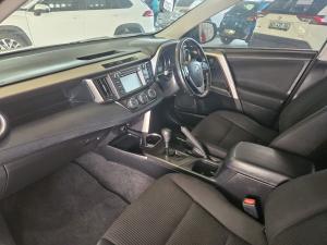 Toyota RAV4 2.0 GX auto - Image 7