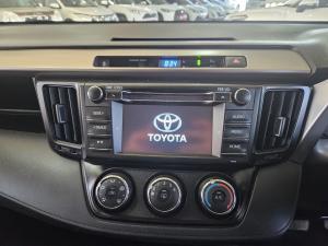 Toyota RAV4 2.0 GX auto - Image 13