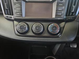 Toyota RAV4 2.0 GX auto - Image 14