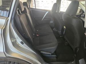 Toyota RAV4 2.0 GX auto - Image 15