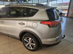 Toyota RAV4 2.0 GX auto - Image 19