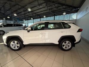 Toyota RAV4 2.0 GX auto - Image 14