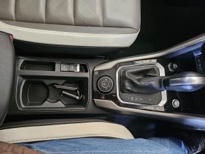 Volkswagen T-Roc 2.0TSI 140kW 4Motion Design - Image 12