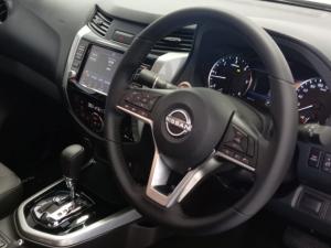 Nissan Navara 2.5DDTI LE/LE Plus automatic D/C - Image 6