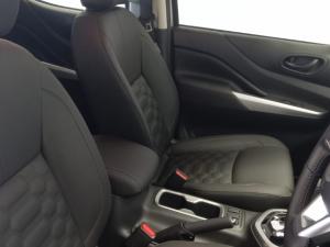 Nissan Navara 2.5DDTI LE/LE Plus automatic D/C - Image 8